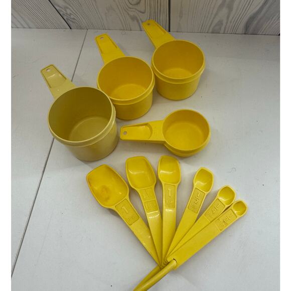 Vintage Tupperware Measuring Cups (4) & Spoons (6)  Set - Yellow - Picture 1 of 4